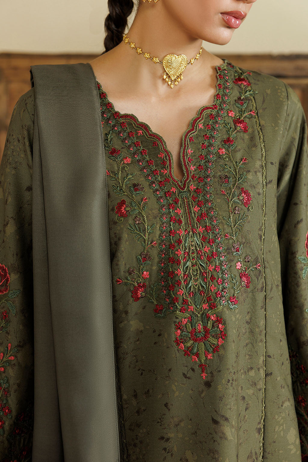 IPF-27 | PRE FALL 26 | IZNIK