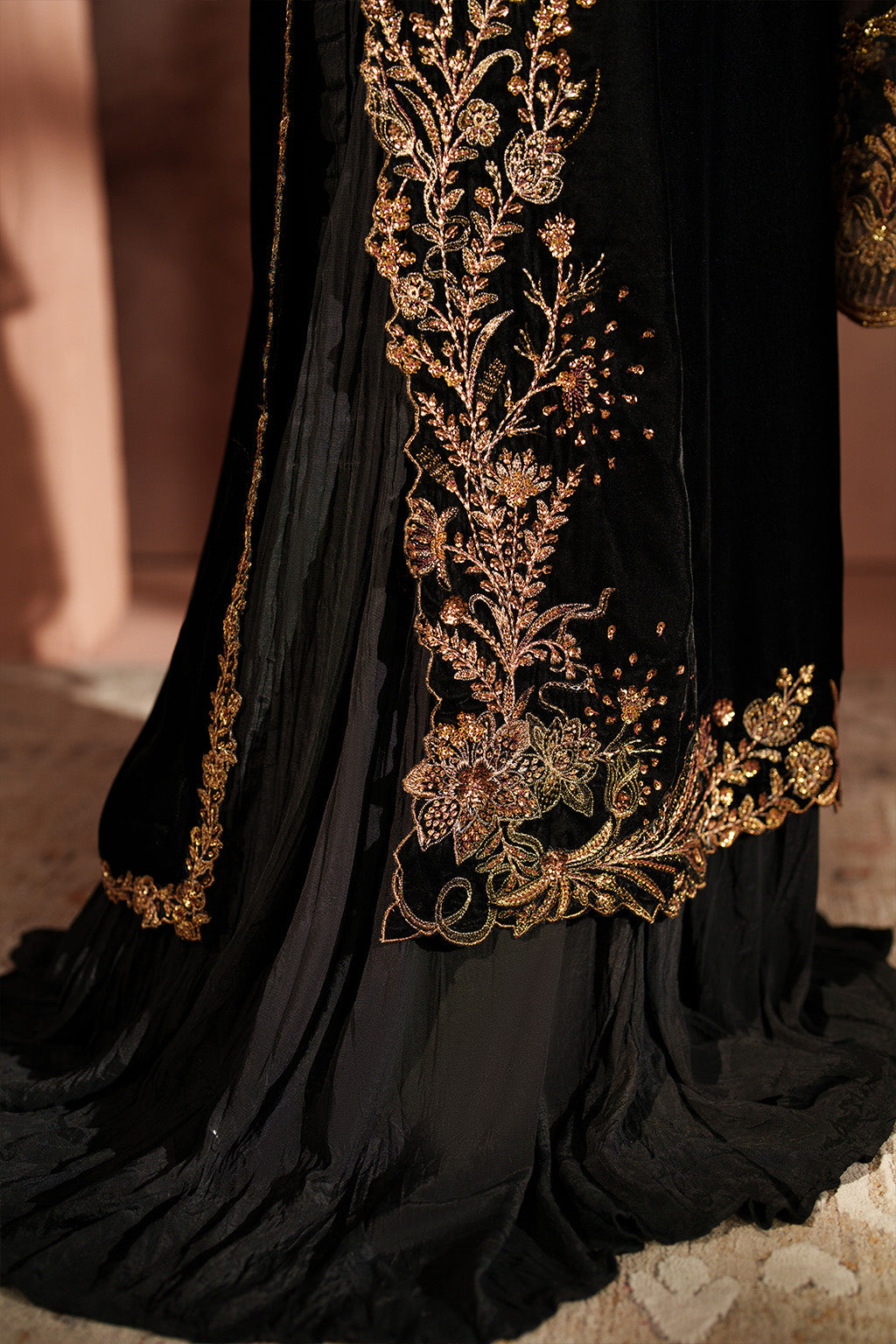 IV-62 Embroidered Velvet | VELVET 26 | IZNIK