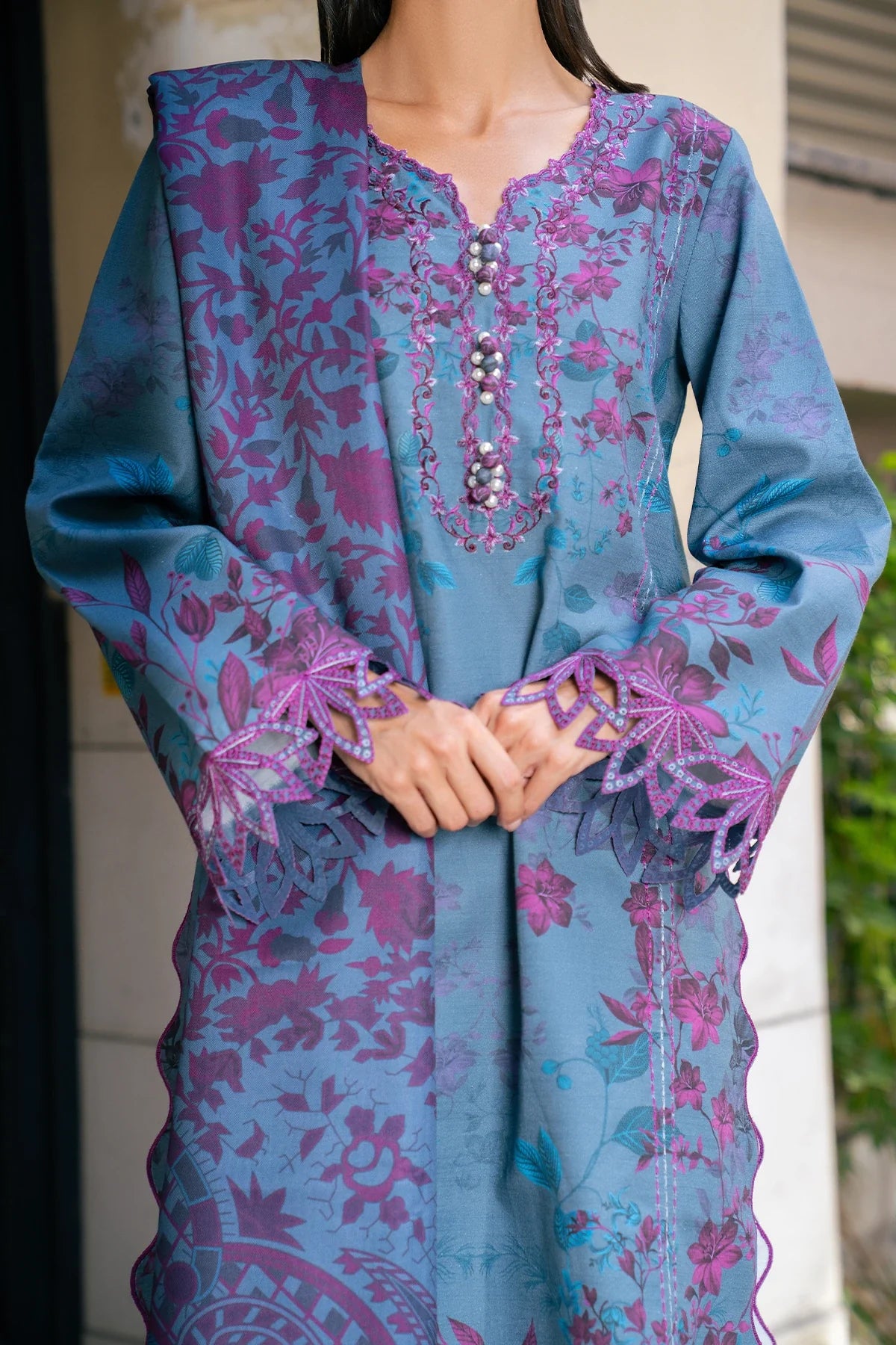Skye | MEET ME IN ISTANBUL | Rang Rasiya