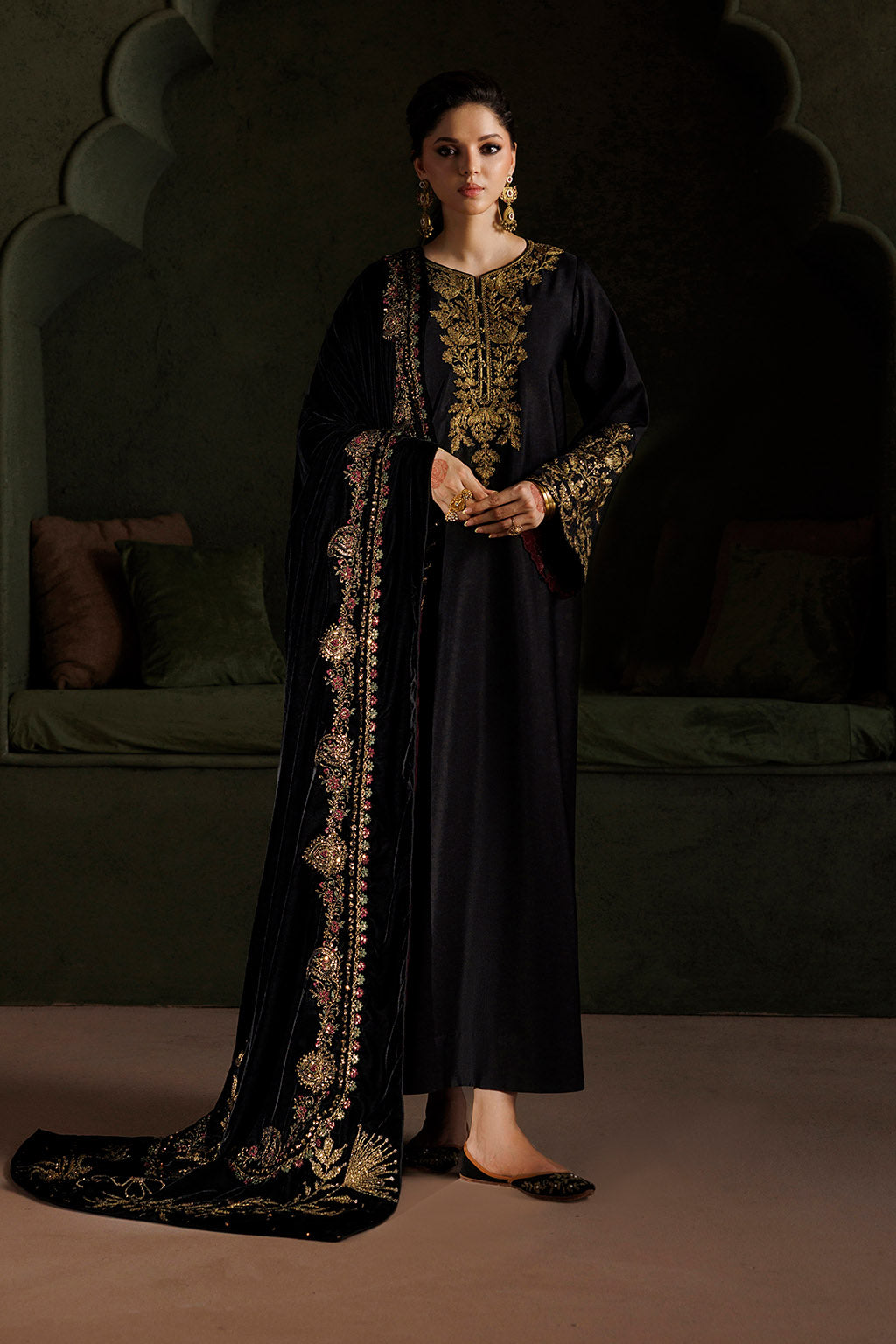IV-80 Embroidered Sheesha Silk | VELVET 26 | IZNIK