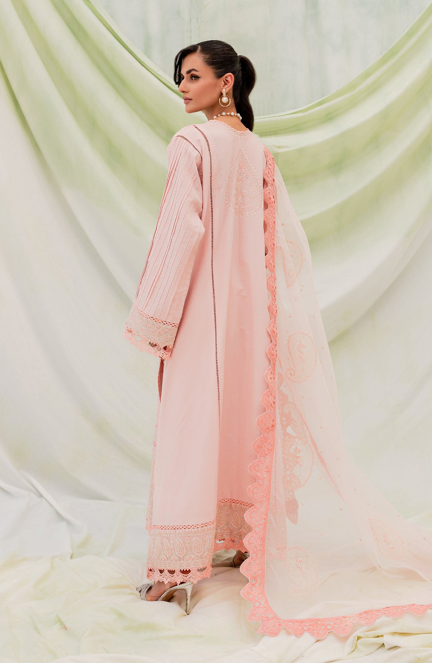 Luxury Lawn - Porna (MLFD-152) || MAHERU || MARYUM N MARIA in UK USA UAE online kapraye.com