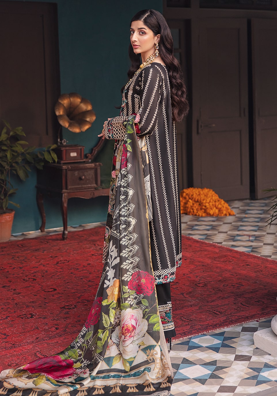 EFC 11A- Chandelier || Elaf Festive Chikankari 2022 || Elaf Premium in UK USA UAE online kapraye.com