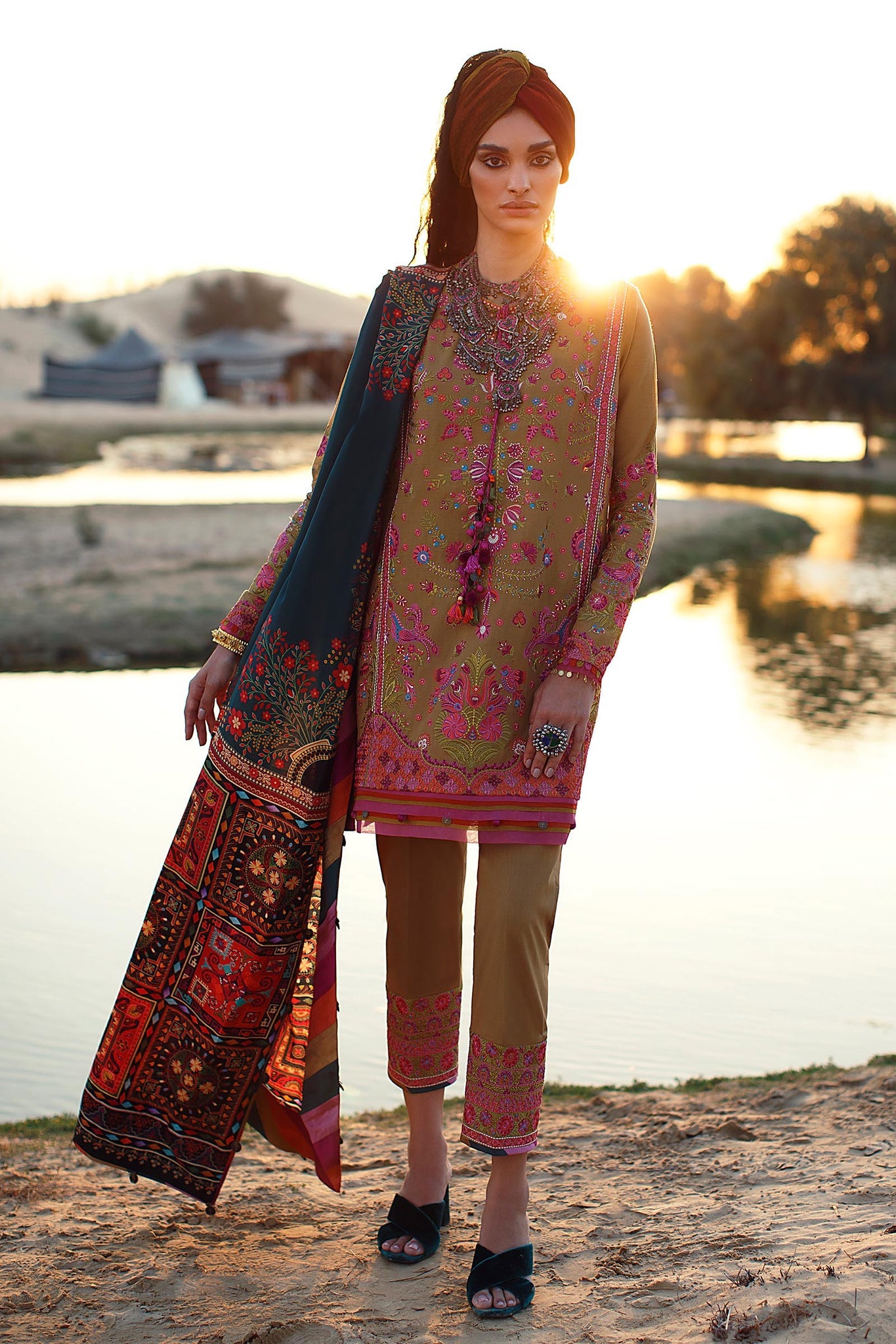 EL22-14 A (LYANNA) || Lawn Collection 2022 || Elan in UK USA UAE online kapraye.com