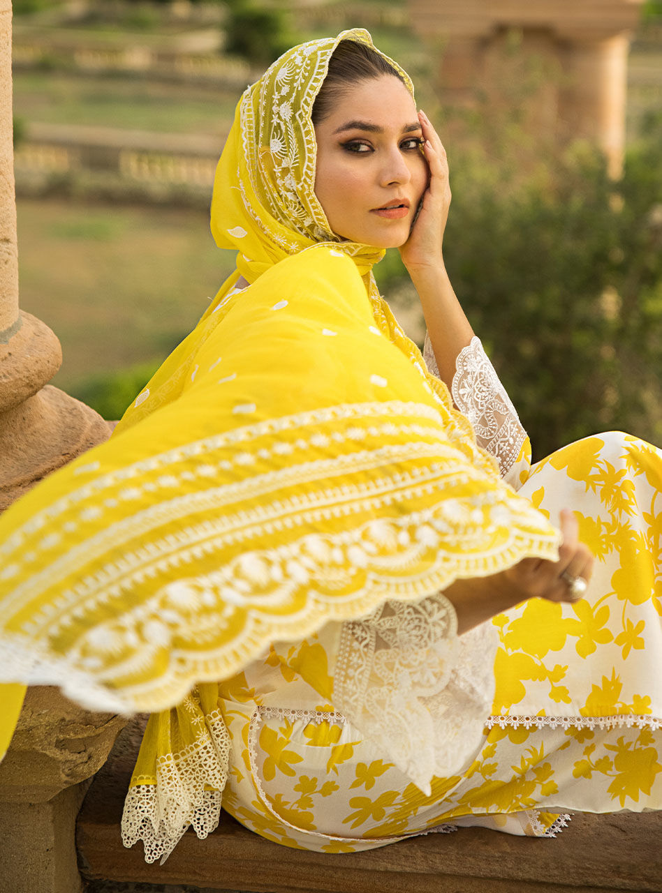 CHAMPA 8B || LUXURY LAWN || ZAINAB CHOTTANI in UK USA UAE online kapraye.com