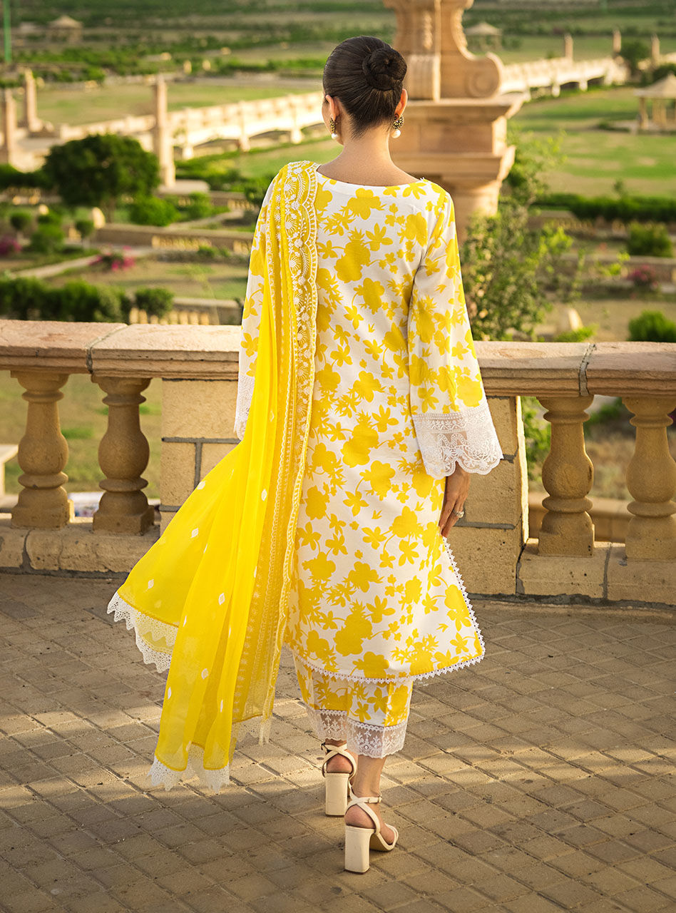 CHAMPA 8B || LUXURY LAWN || ZAINAB CHOTTANI in UK USA UAE online kapraye.com