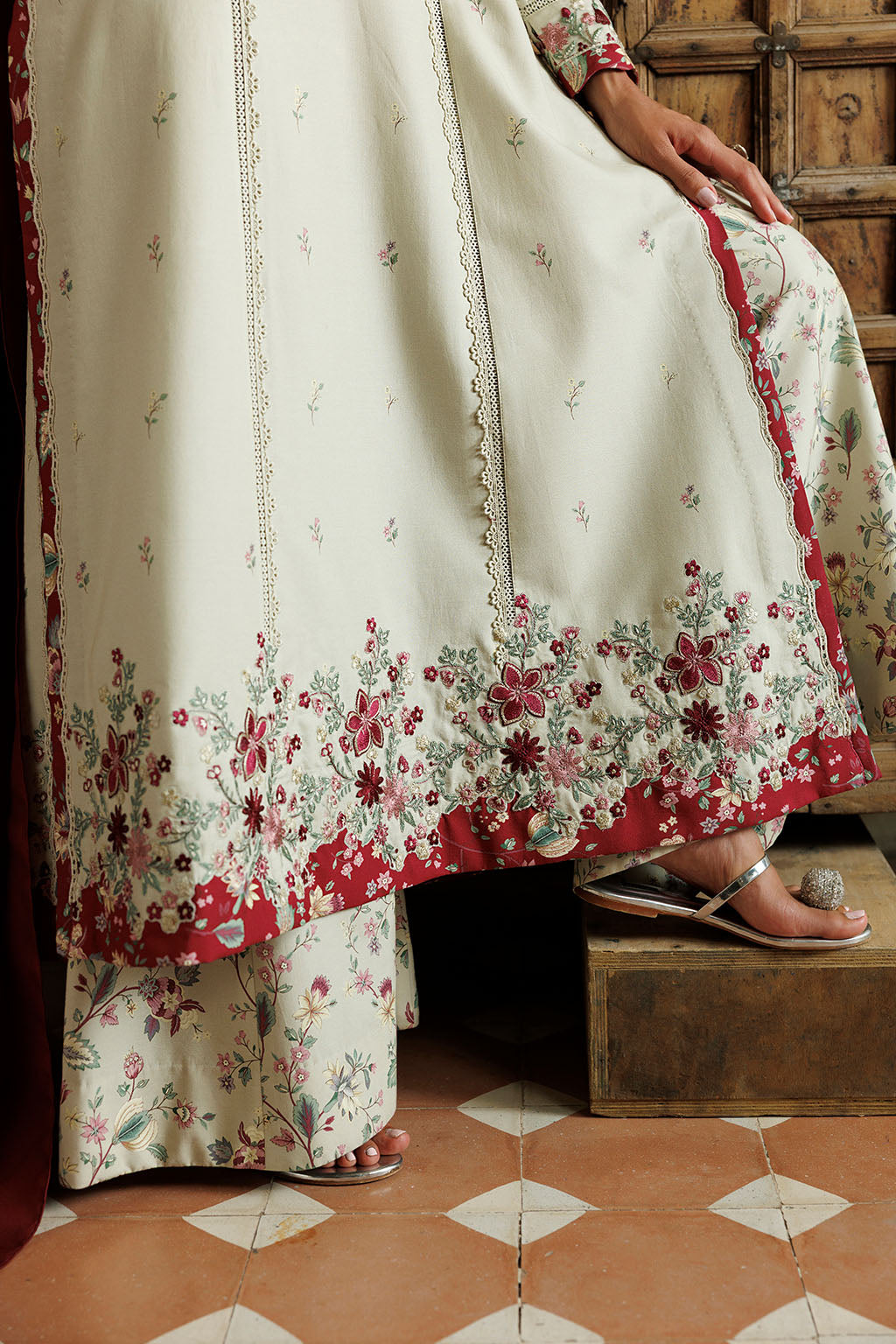IPF-28 | PRE FALL 26 | IZNIK