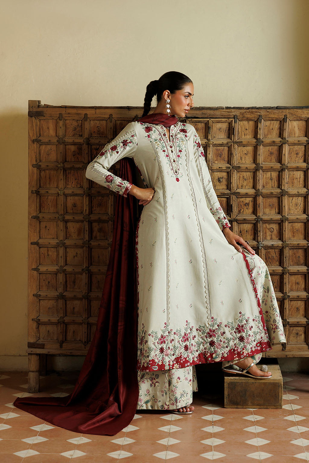 IPF-28 | PRE FALL 26 | IZNIK