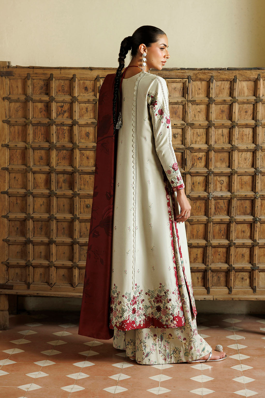 IPF-28 | PRE FALL 26 | IZNIK