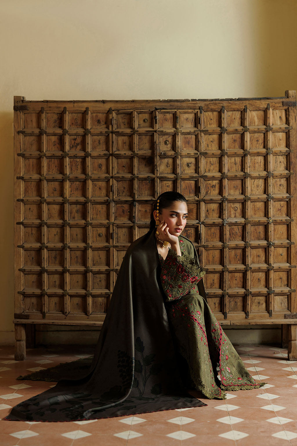 IPF-27 | PRE FALL 26 | IZNIK