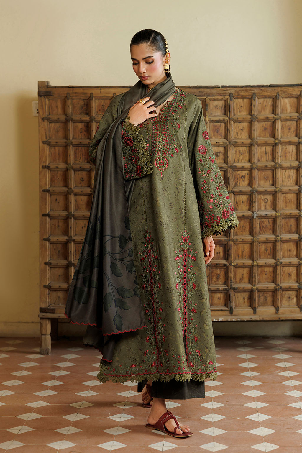 IPF-27 | PRE FALL 26 | IZNIK