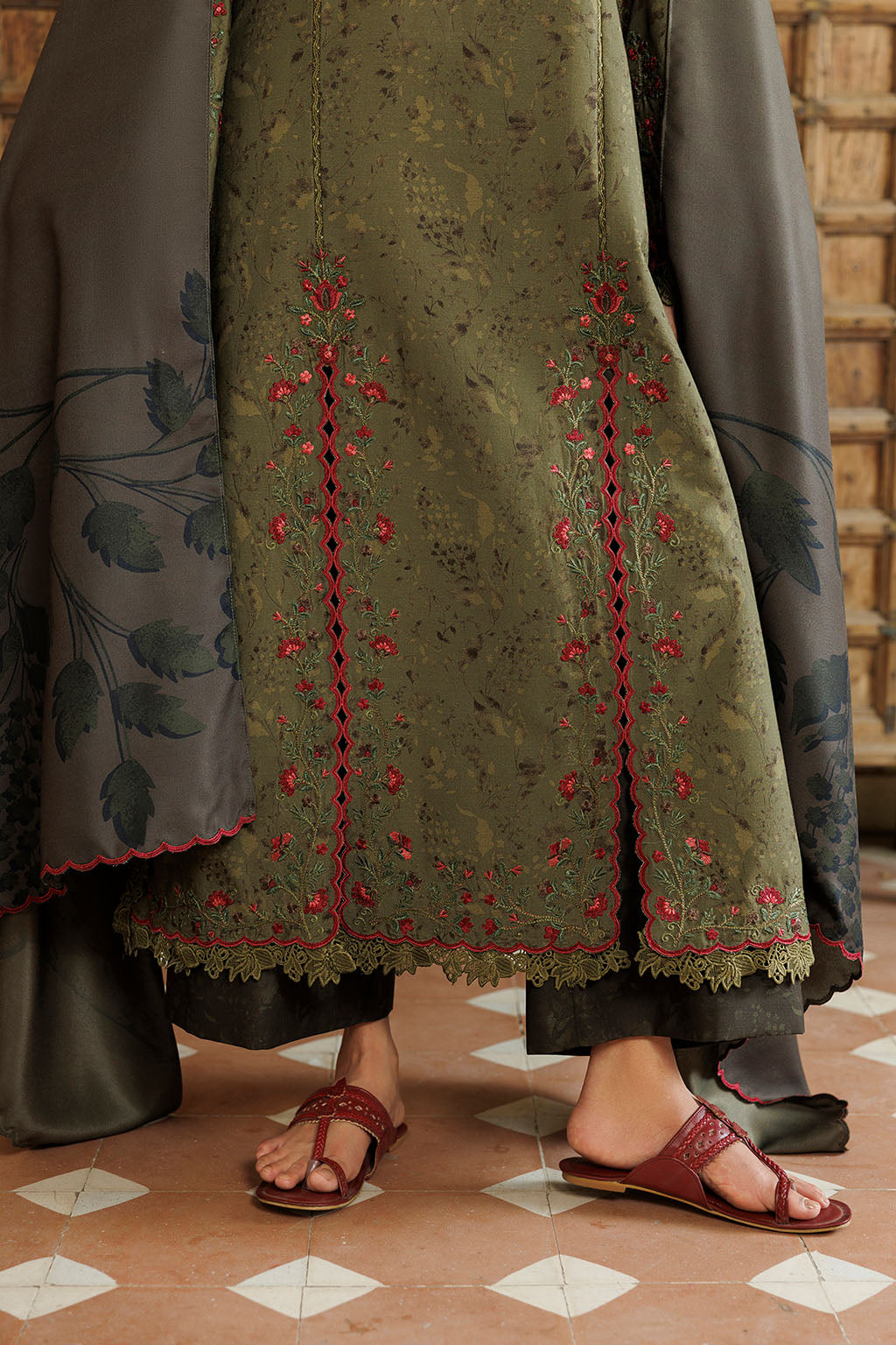 IPF-27 | PRE FALL 26 | IZNIK