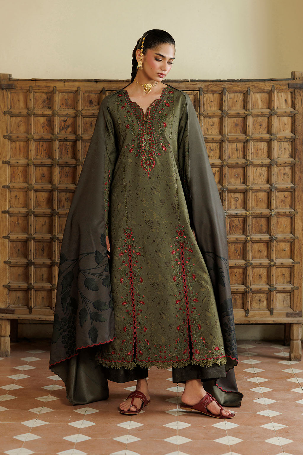 IPF-27 | PRE FALL 26 | IZNIK