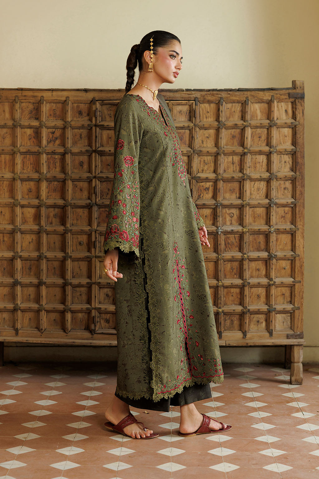 IPF-27 | PRE FALL 26 | IZNIK