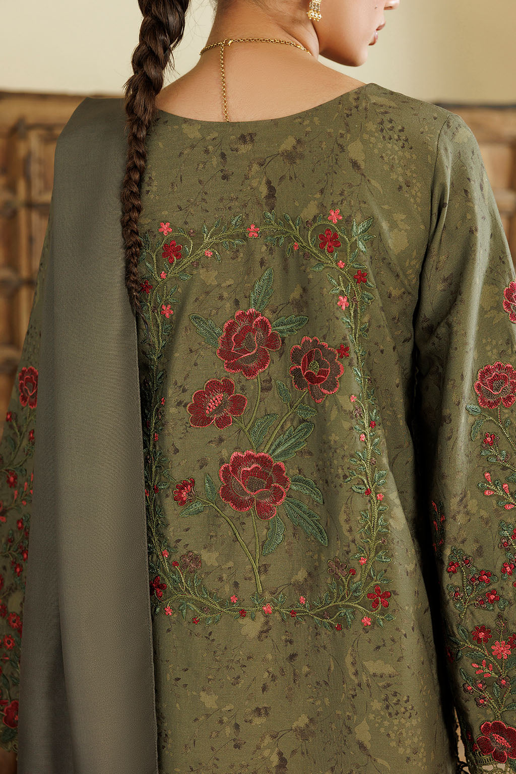 IPF-27 | PRE FALL 26 | IZNIK