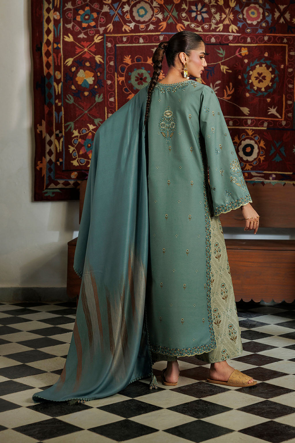 IPF-24 | PRE FALL 26 | IZNIK