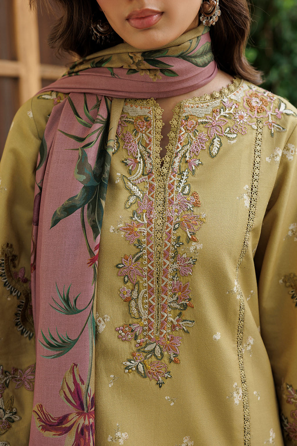 IPF-23 | PRE FALL 26 | IZNIK