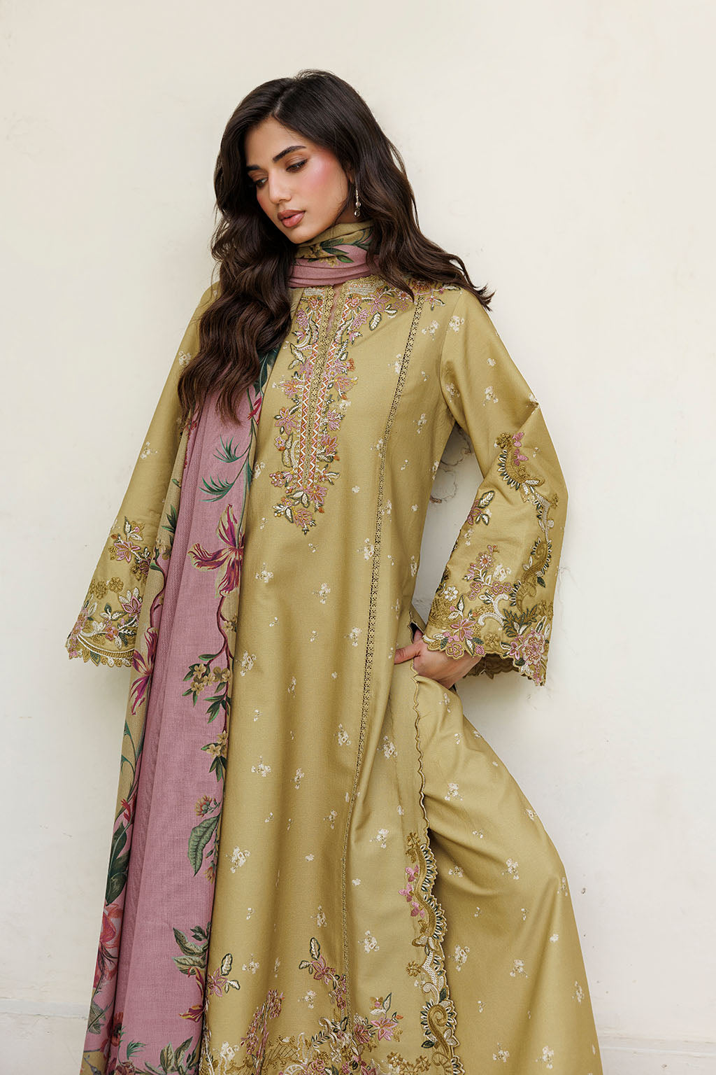 IPF-23 | PRE FALL 26 | IZNIK