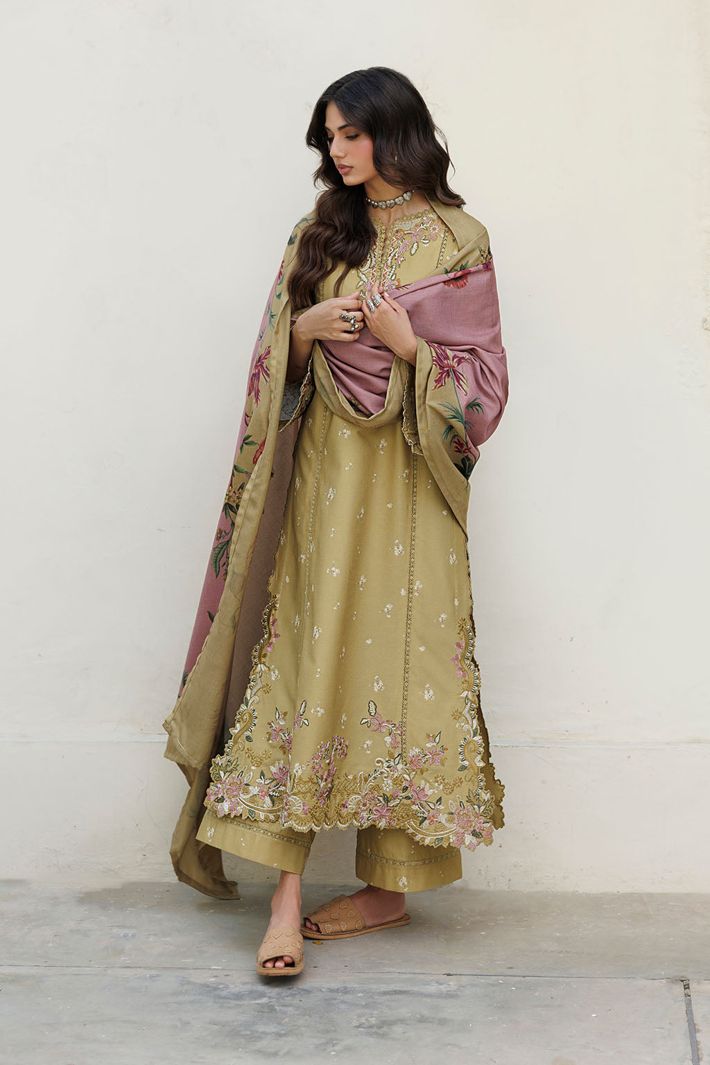 IPF-23 | PRE FALL 26 | IZNIK