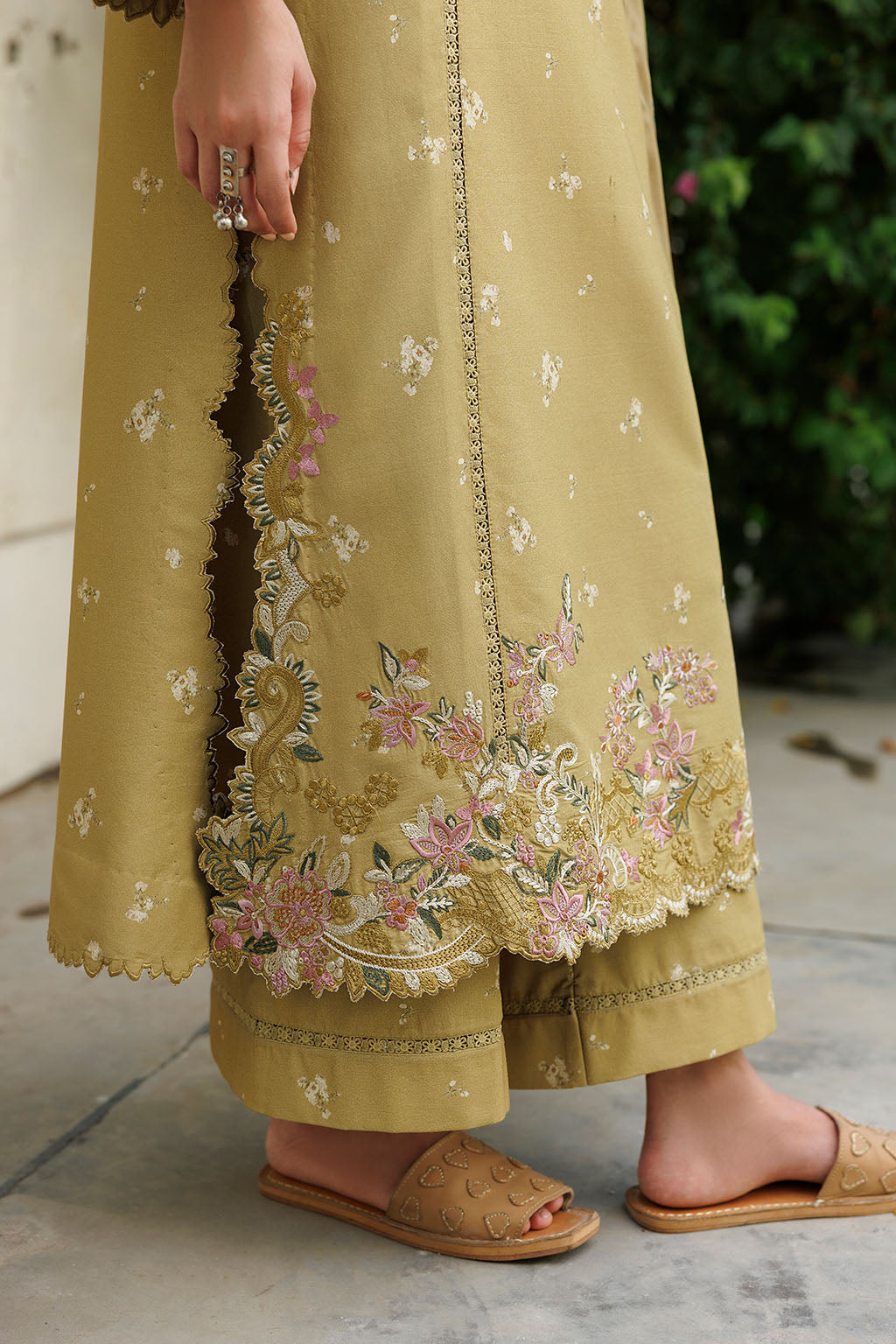 IPF-23 | PRE FALL 26 | IZNIK