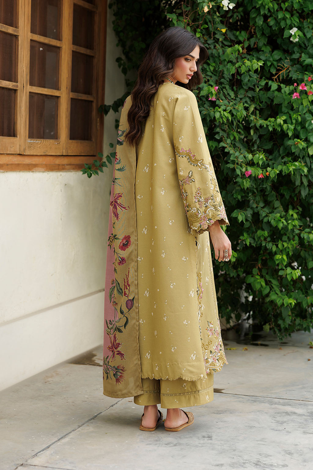 IPF-23 | PRE FALL 26 | IZNIK