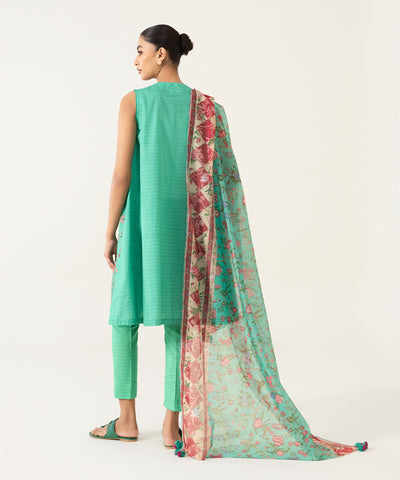 3 PIECE - EMBROIDERED LAWN SUIT | SIGNATURE LAWN VOL 4 | SAPPHIRE in UK USA UAE online kapraye.com