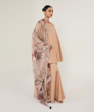 3 PIECE - EMBROIDERED TEXTURED LAWN SUIT | SIGNATURE LAWN VOL 4 | SAPPHIRE in UK USA UAE online kapraye.com