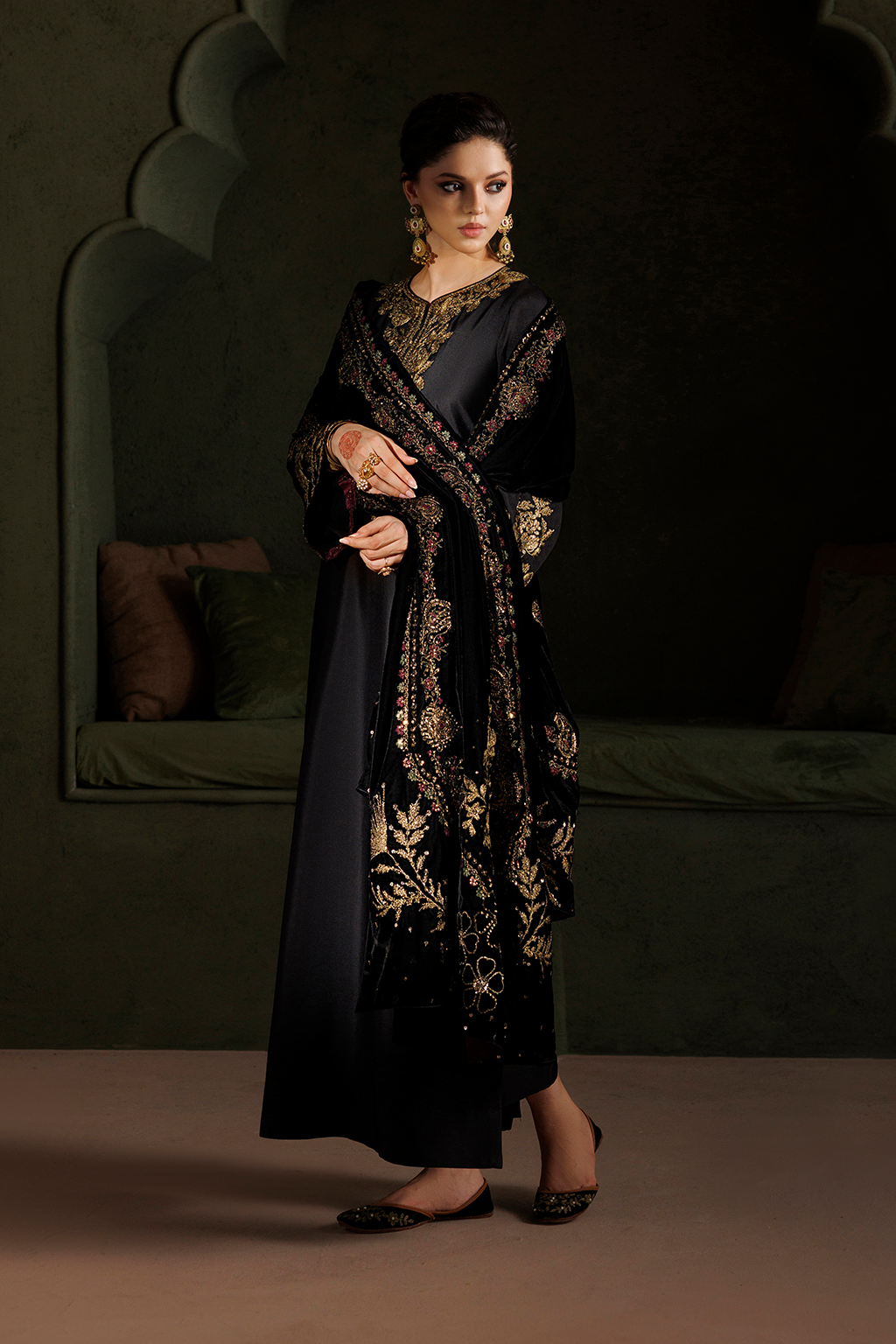 IV-80 Embroidered Sheesha Silk | VELVET 26 | IZNIK