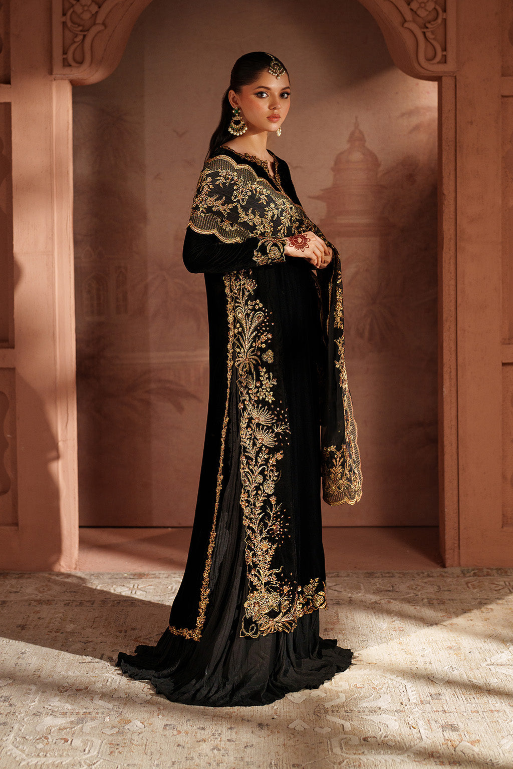 IV-62 Embroidered Velvet | VELVET 26 | IZNIK