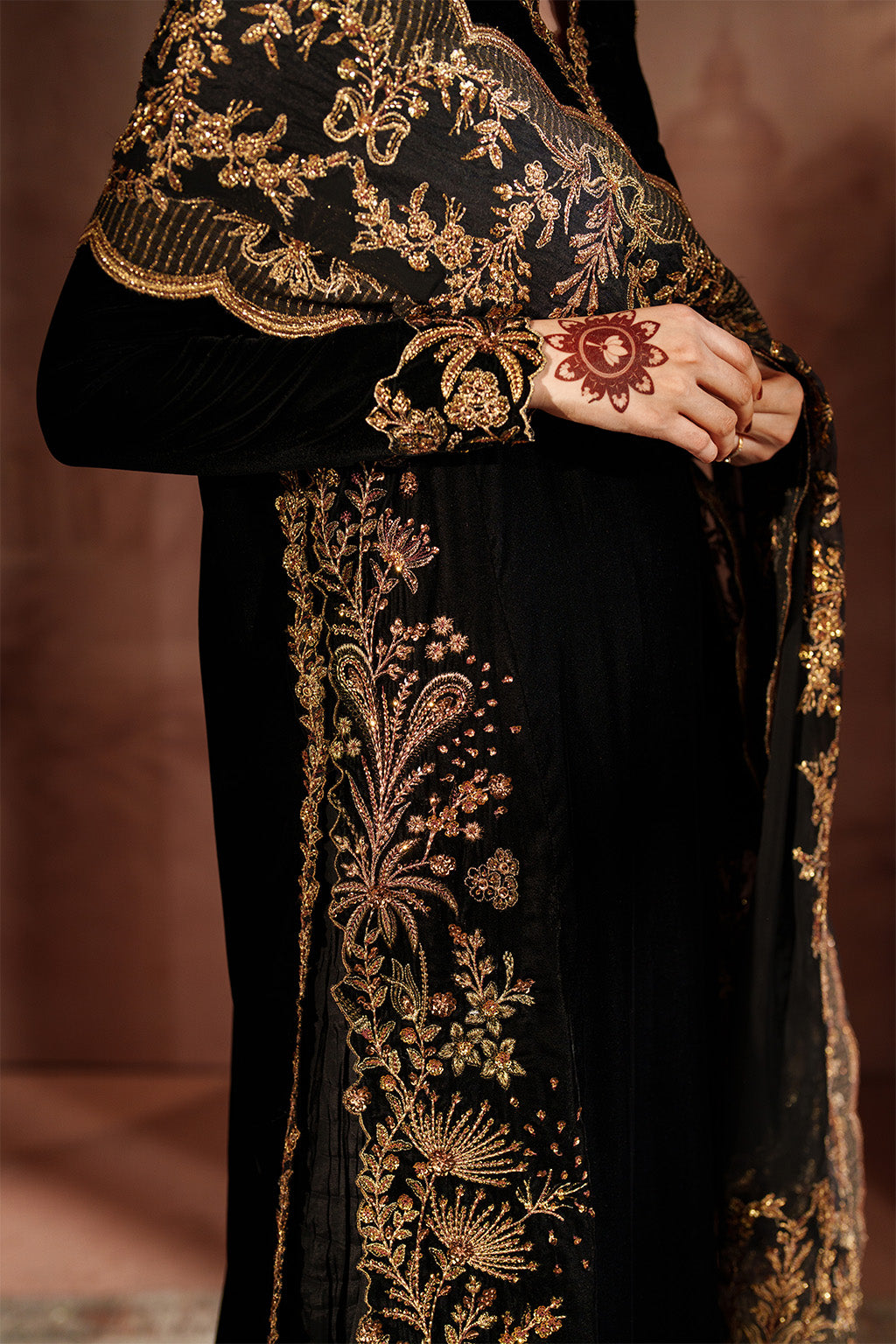 IV-62 Embroidered Velvet | VELVET 26 | IZNIK