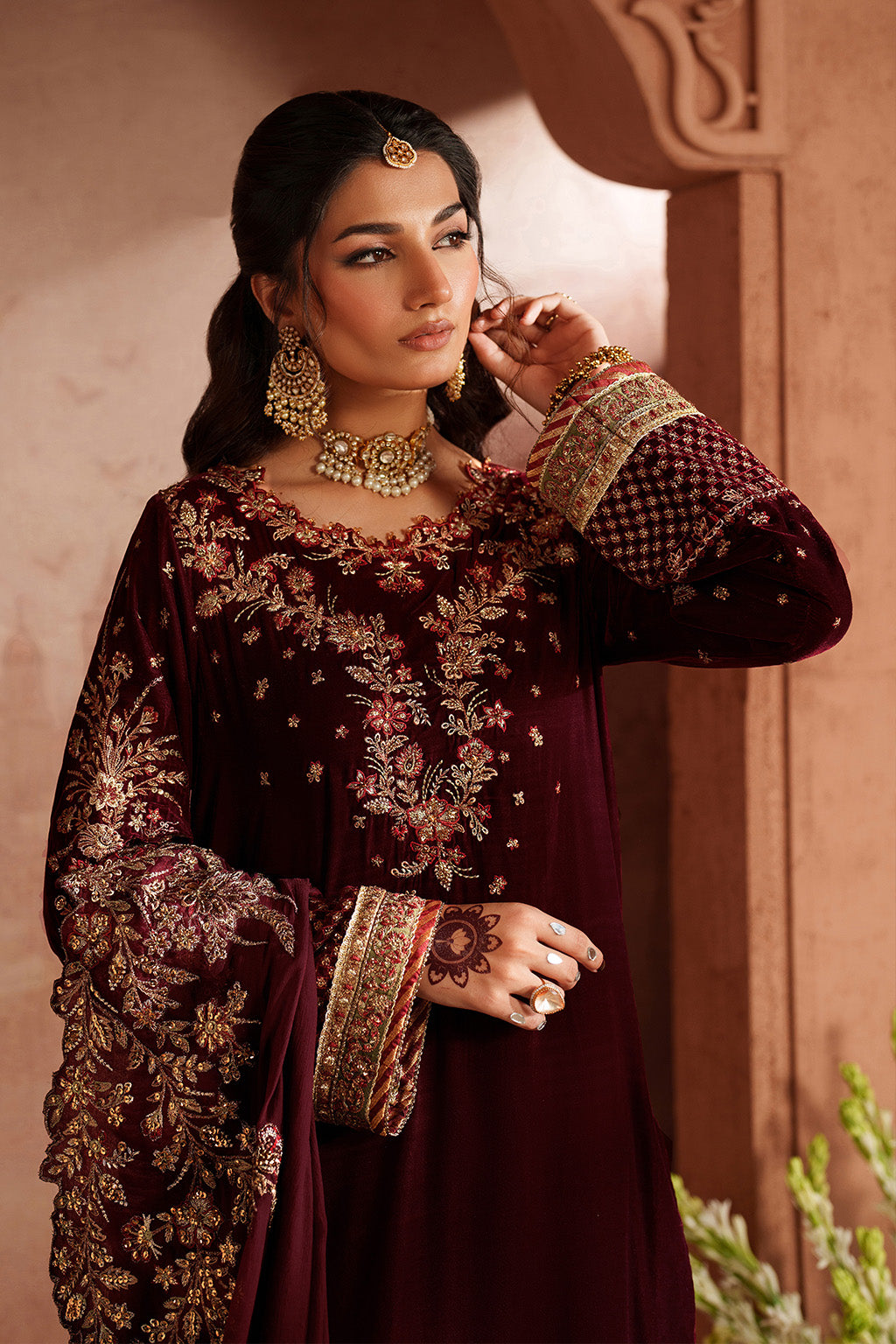 IV-55 Embroidered Velvet | VELVET 26 | IZNIK