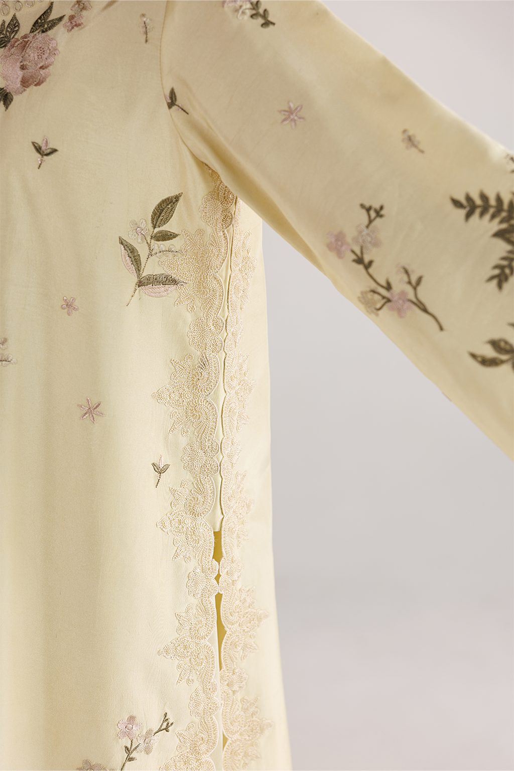 UE-653 Ramen Silk | Eid Luxe | Iznik