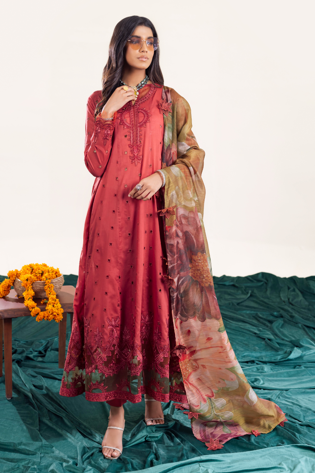 AL-03 DAANAA || AASHIAAN FESTIVE LAWN 23 || IZNIK in UK USA UAE online kapraye.com