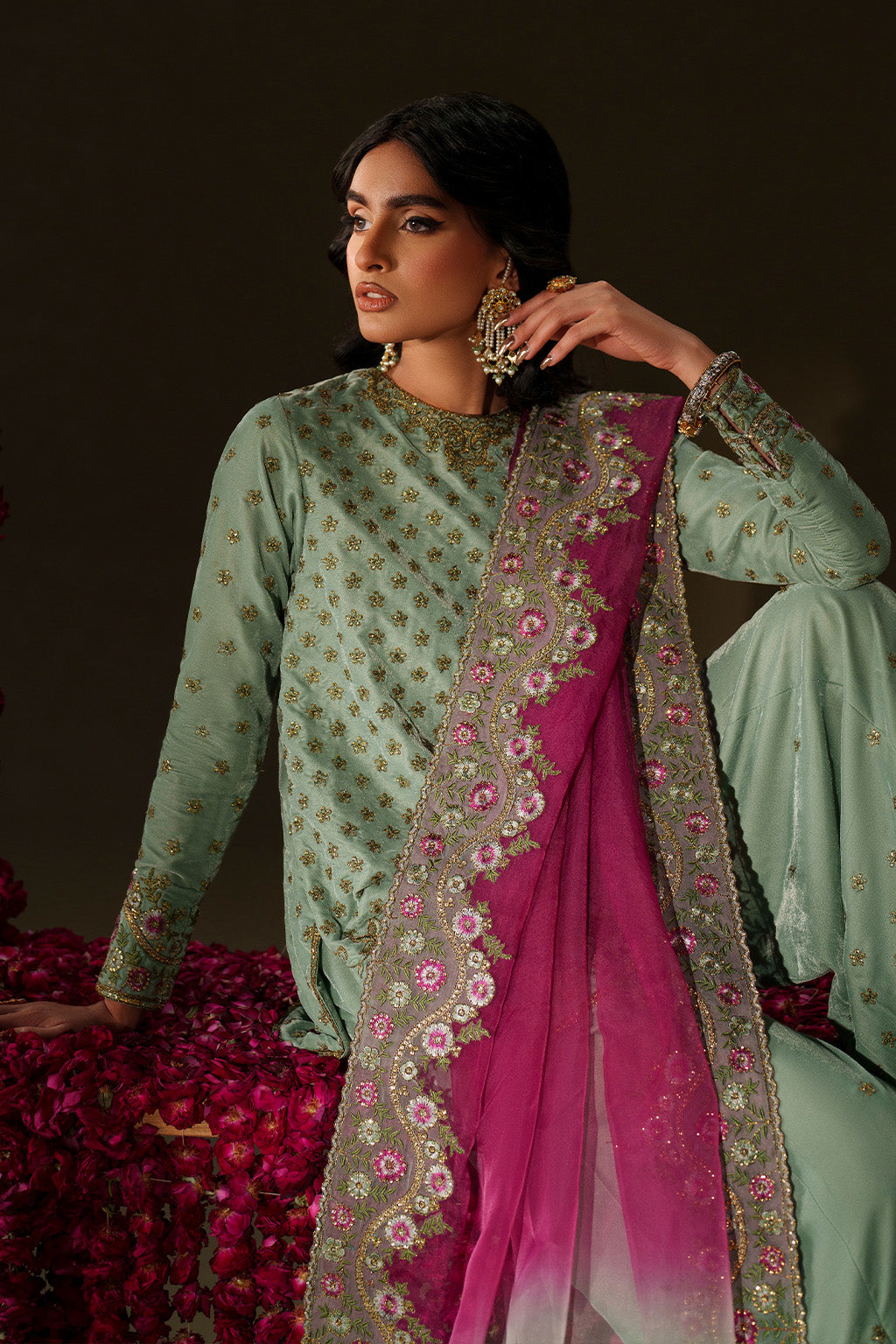 IV-73  Embroidered Velvet | VELVET 26 | IZNIK