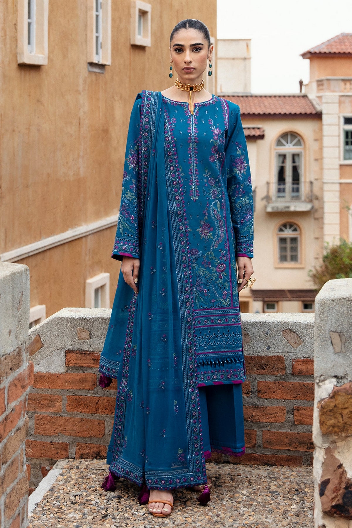 FELICIA || GULAAL LUXURY LAWN || GULAAL in UK USA UAE online kapraye.com