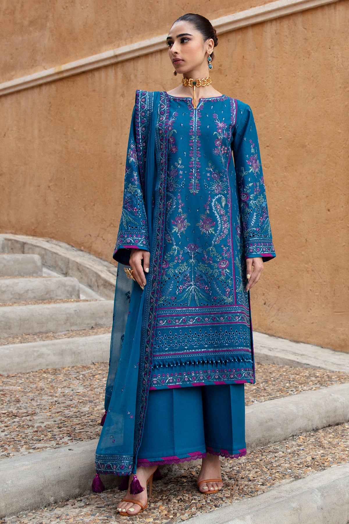 FELICIA || GULAAL LUXURY LAWN || GULAAL in UK USA UAE online kapraye.com