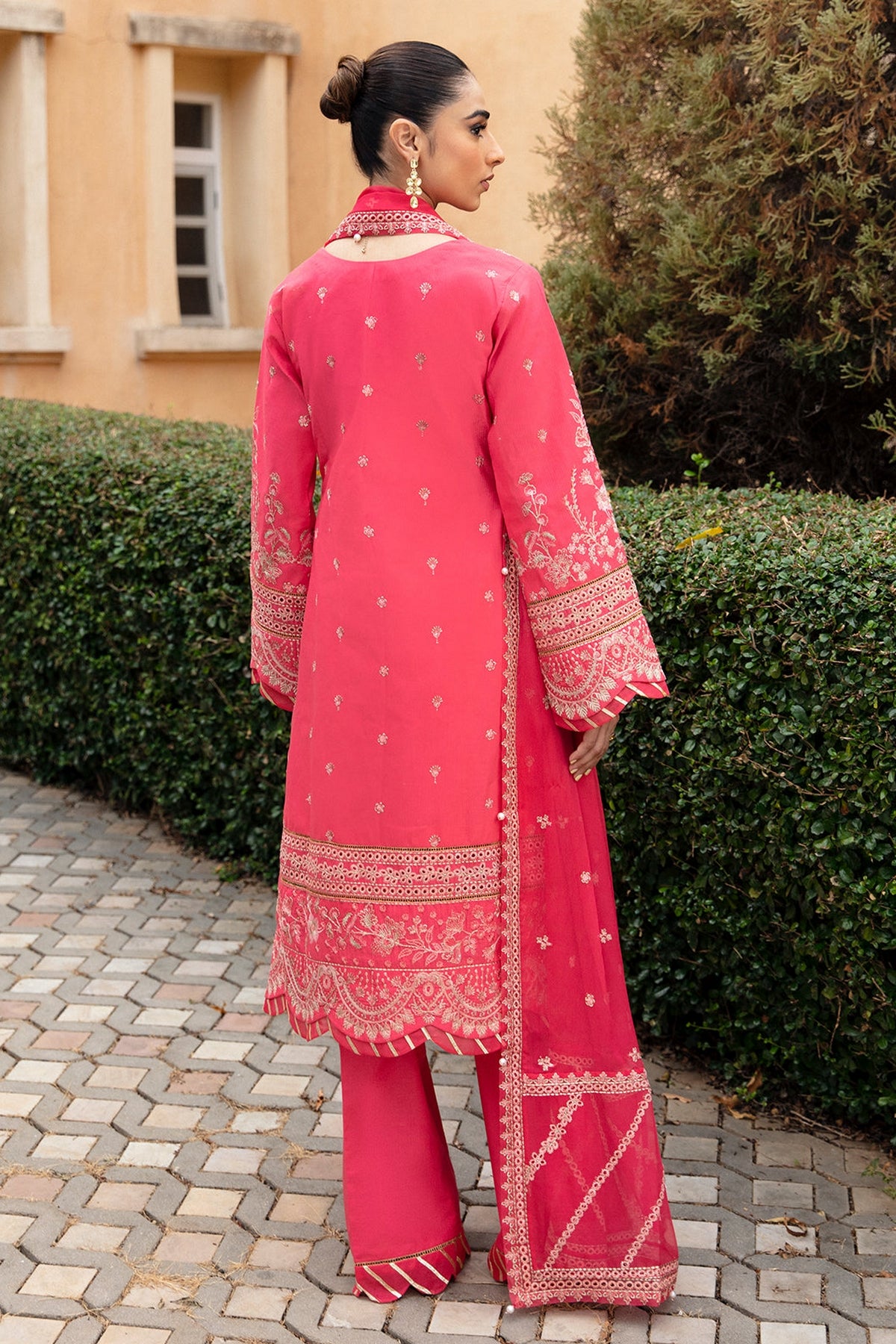 ALESSIA || GULAAL LUXURY LAWN || GULAAL in UK USA UAE online kapraye.com