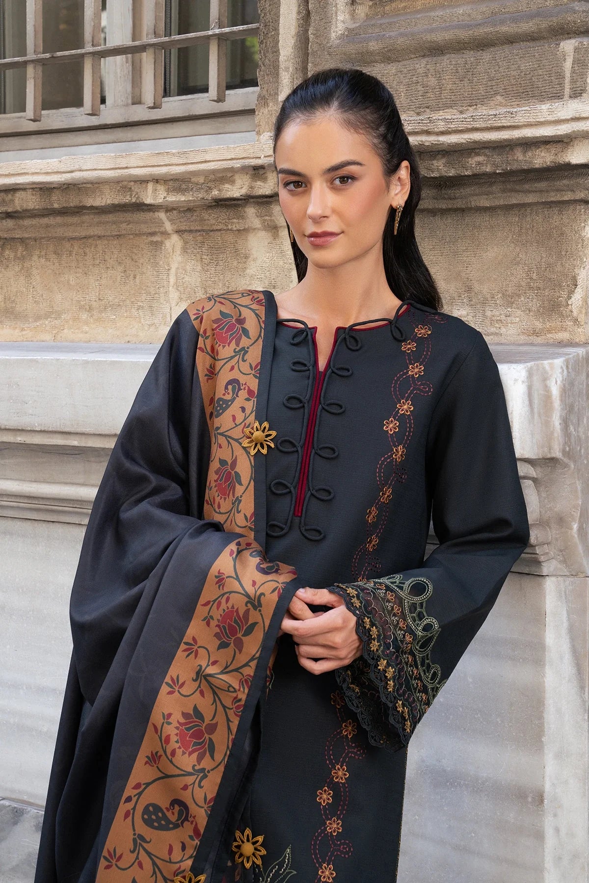 Velora | MEET ME IN ISTANBUL | Rang Rasiya