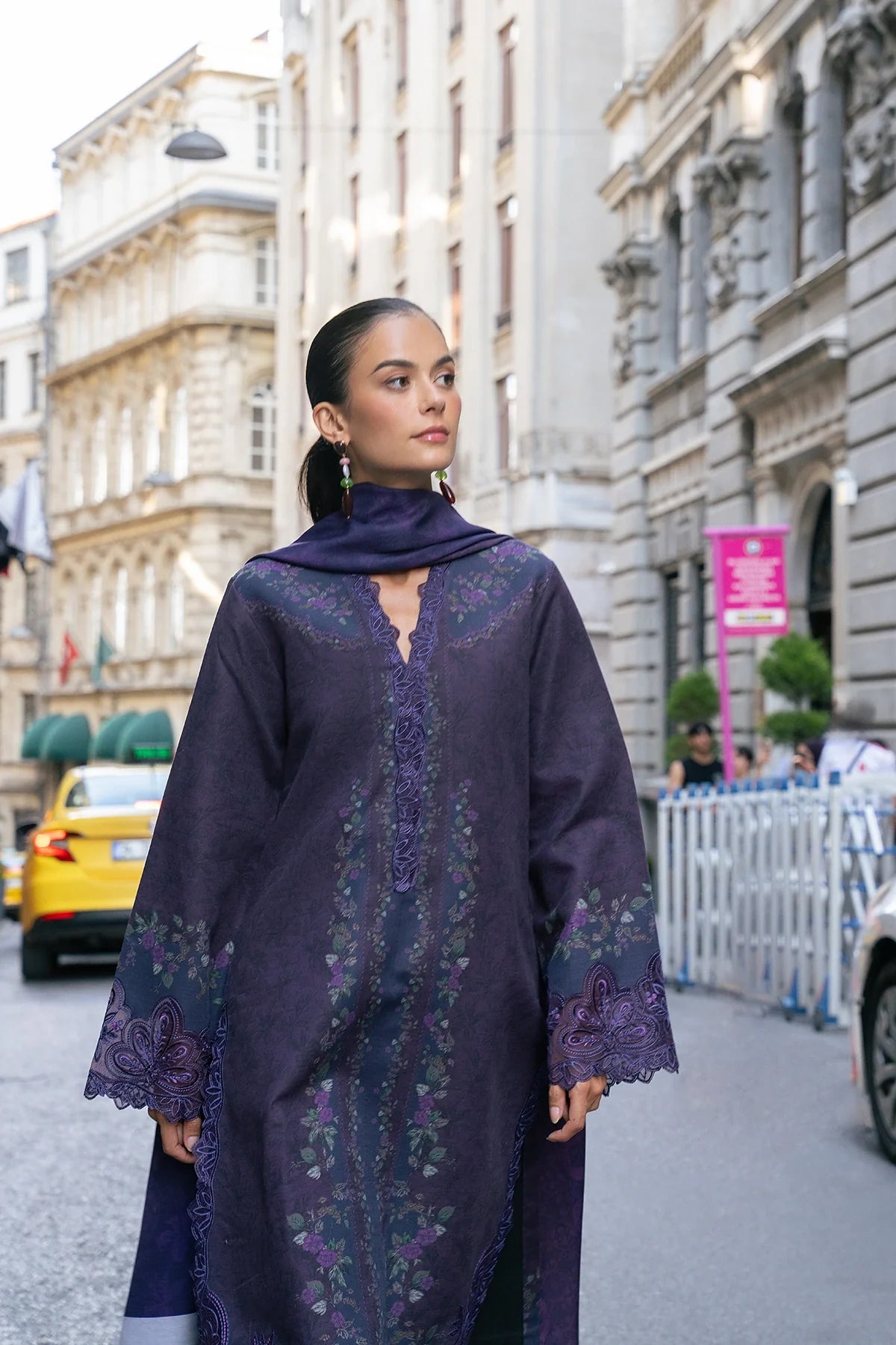 Vela | MEET ME IN ISTANBUL | Rang Rasiya