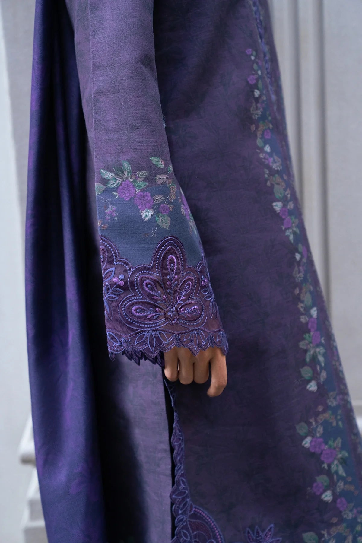 Vela | MEET ME IN ISTANBUL | Rang Rasiya