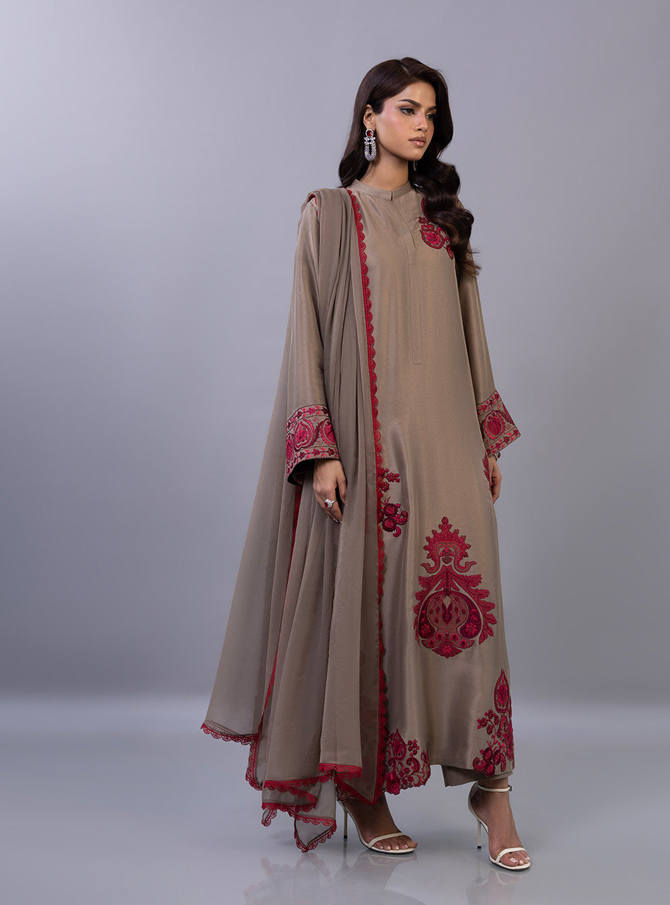 Taupe Royale | RAMADAN EDIT | ZAINAB CHOTTANI