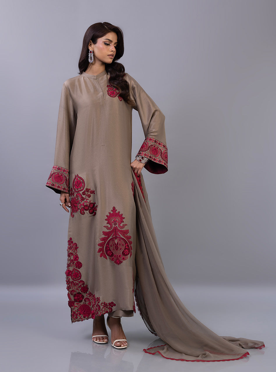 Taupe Royale | RAMADAN EDIT | ZAINAB CHOTTANI