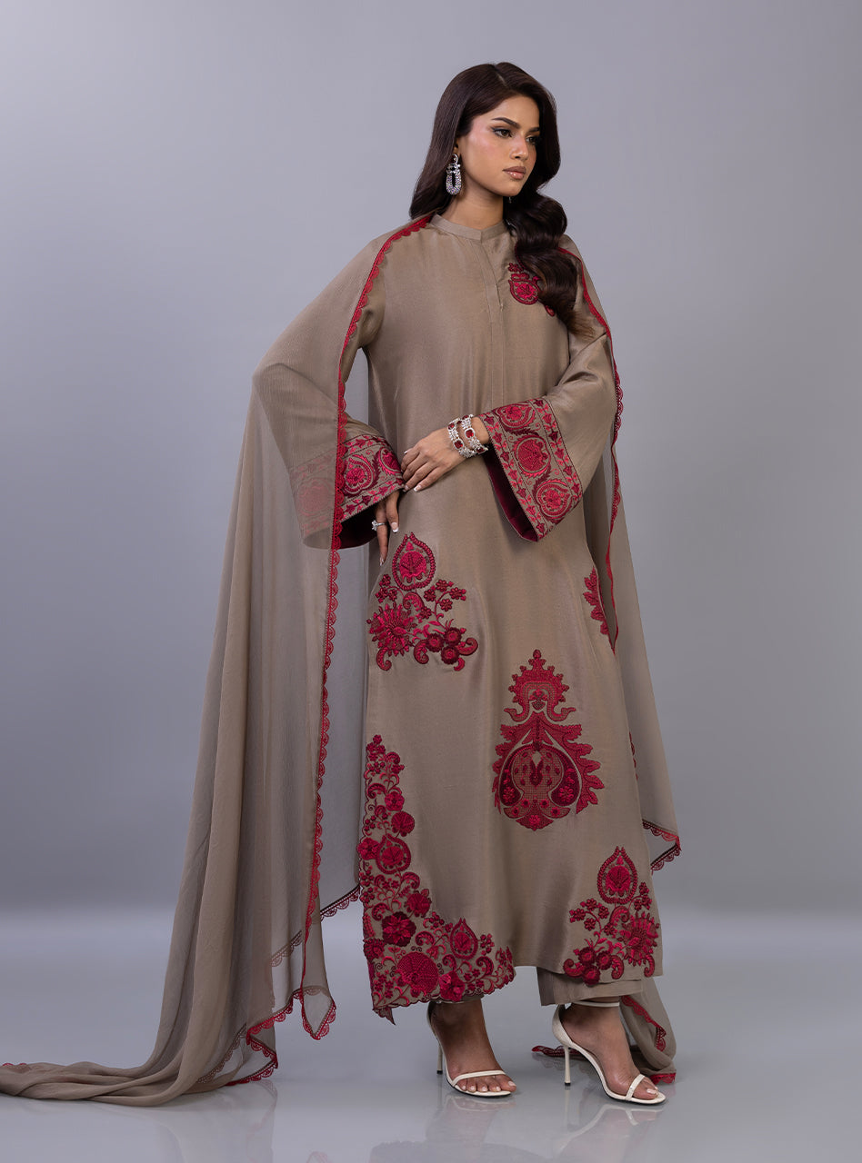 Taupe Royale | RAMADAN EDIT | ZAINAB CHOTTANI