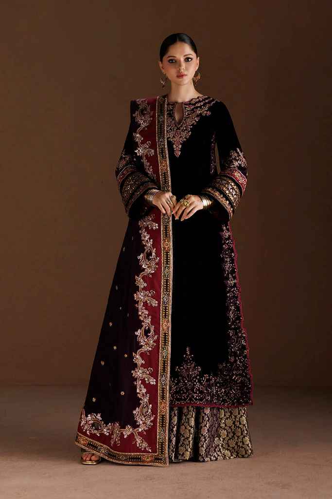 IV-81 Embroidered Velvet | VELVET 26 | IZNIK