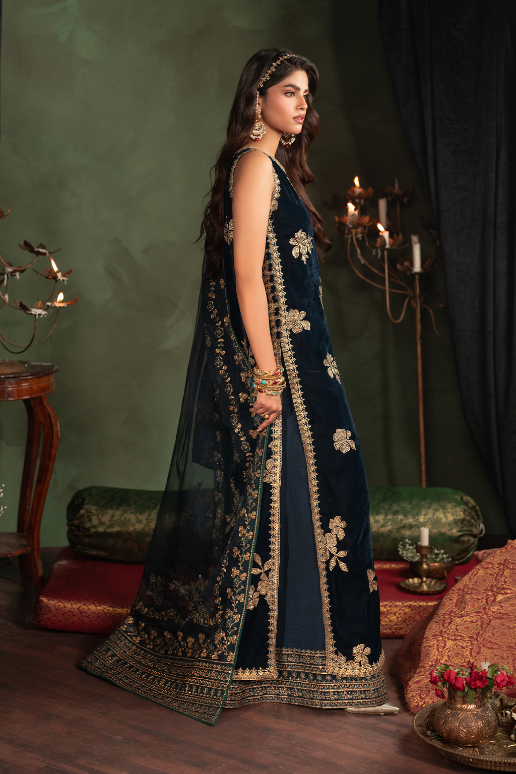 IV-51 Embroidered Velvet | VELVET 26 | IZNIK