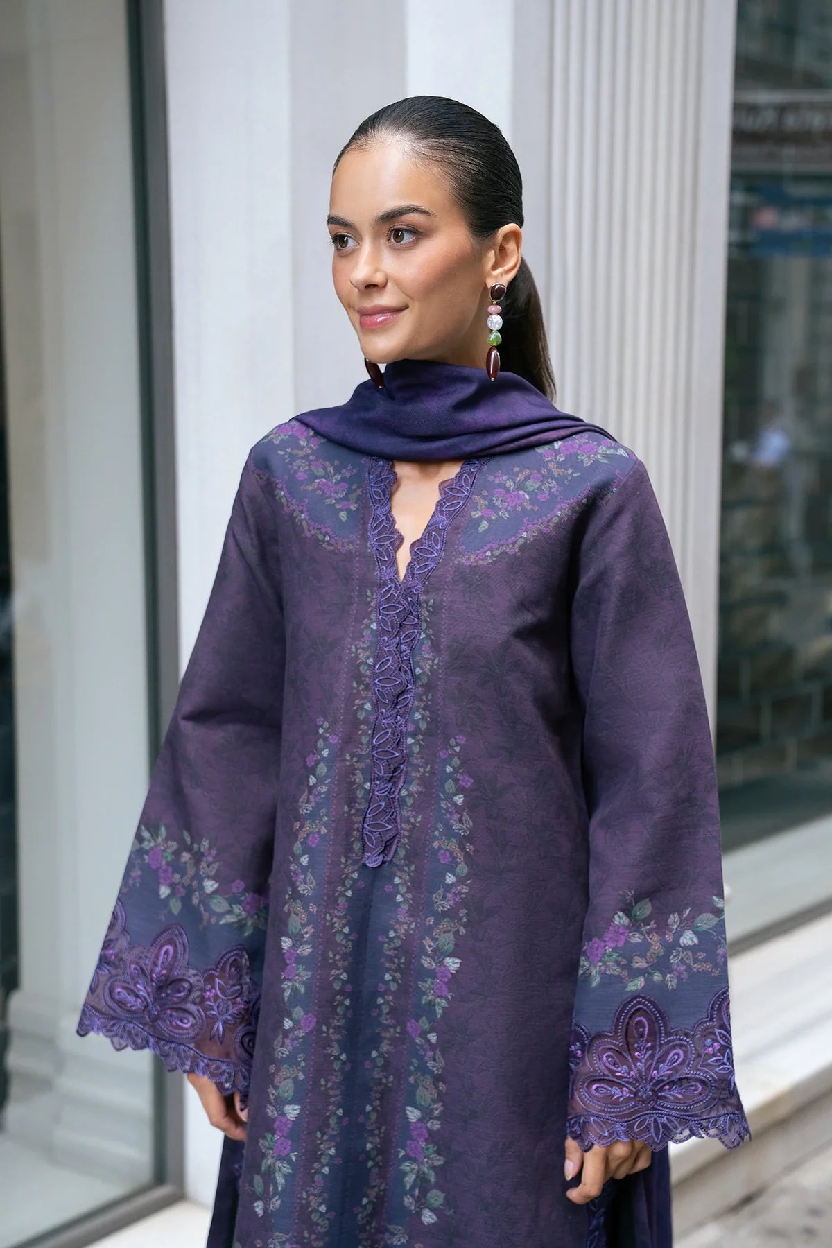 Vela | MEET ME IN ISTANBUL | Rang Rasiya