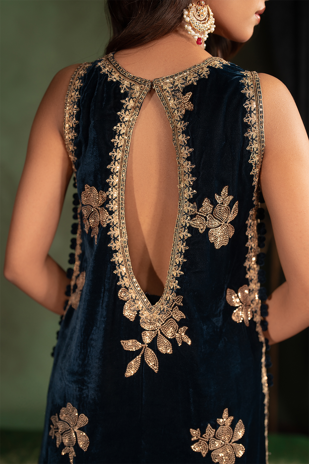 IV-51 Embroidered Velvet | VELVET 26 | IZNIK
