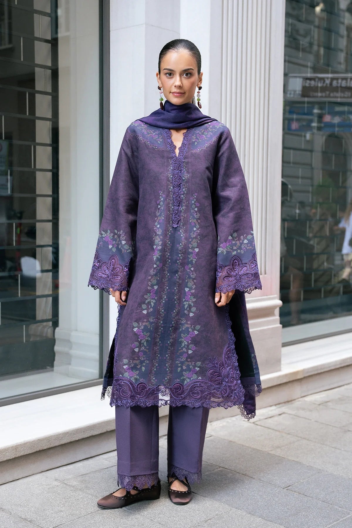 Vela | MEET ME IN ISTANBUL | Rang Rasiya