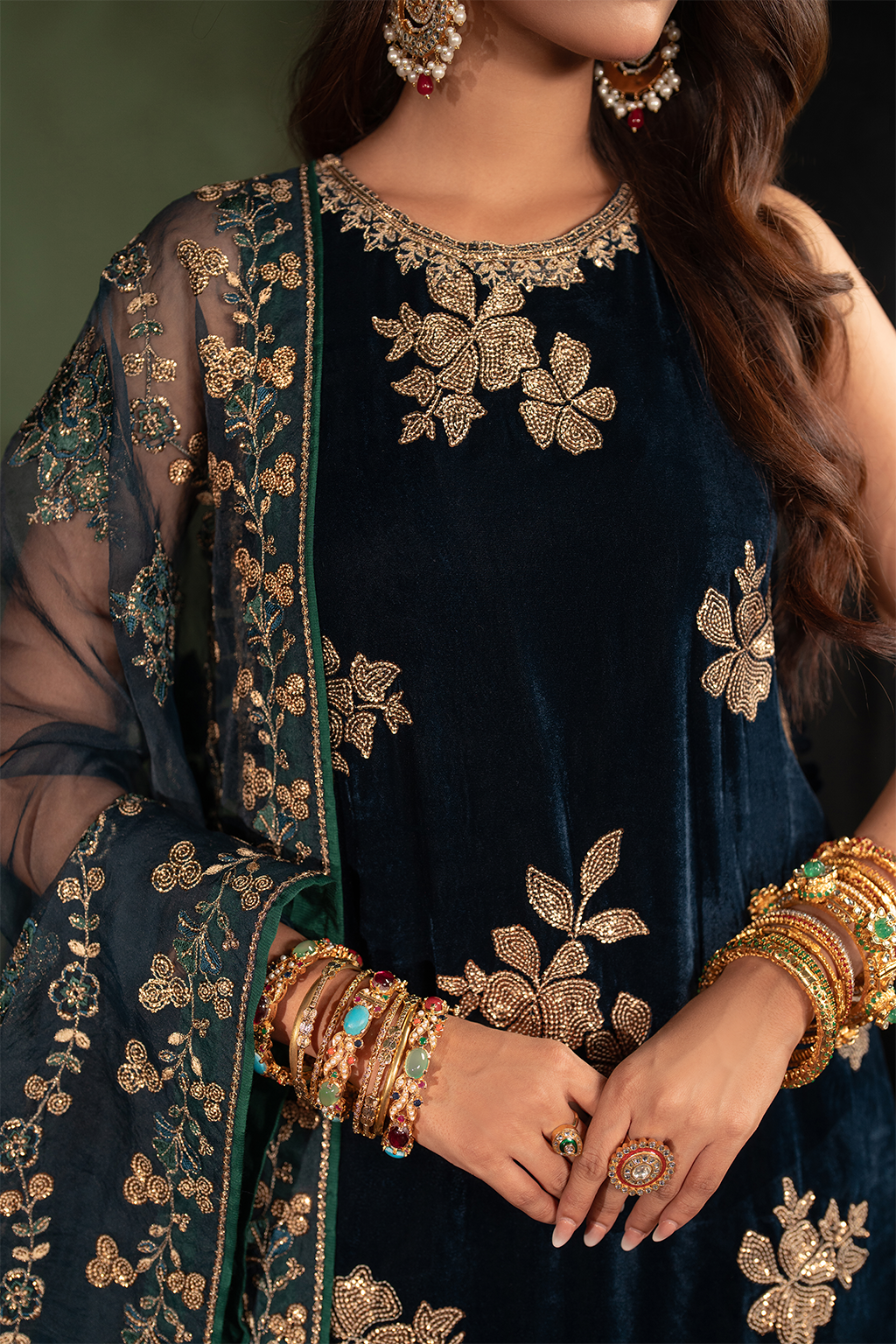 IV-51 Embroidered Velvet | VELVET 26 | IZNIK