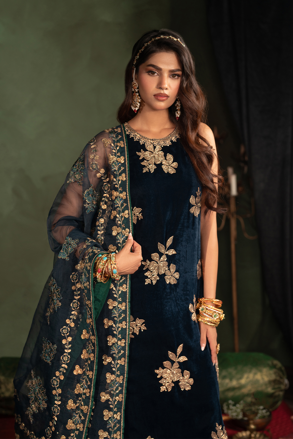 IV-51 Embroidered Velvet | VELVET 26 | IZNIK