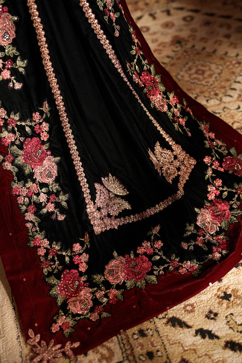 IV-59 Embroidered Velvet | VELVET 26 | IZNIK